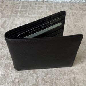Perry Ellis Classic Sleek Black Men’s Wallet Pebbled Leather Top Grain Cowhide